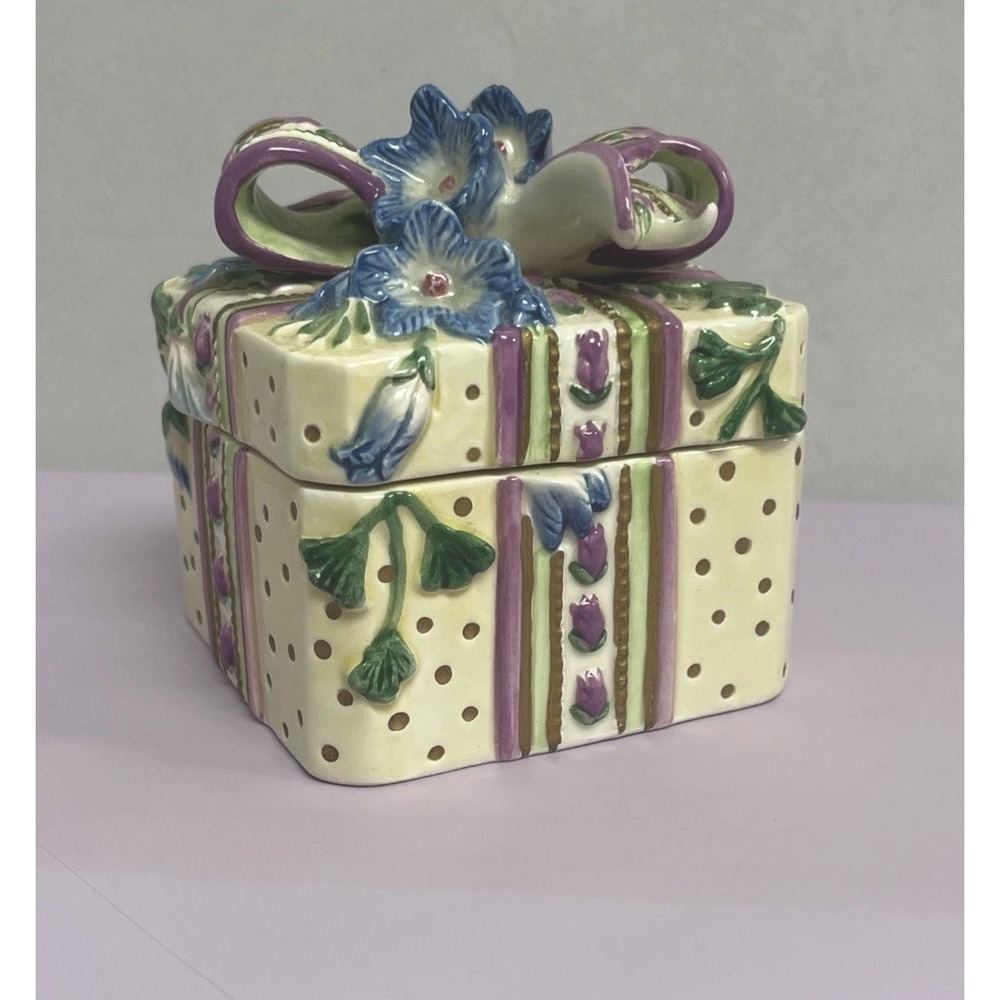 Fitz and Floyd Essentials Floral Gift Box Ceramic Trinket Box Blue Flowers Bow
